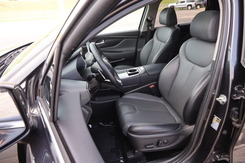 Hyundai Santa Fe Vehicle Full-screen Gallery Image 10