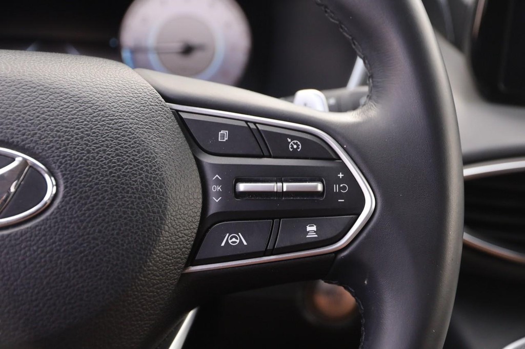 Hyundai Santa Fe Vehicle Full-screen Gallery Image 14