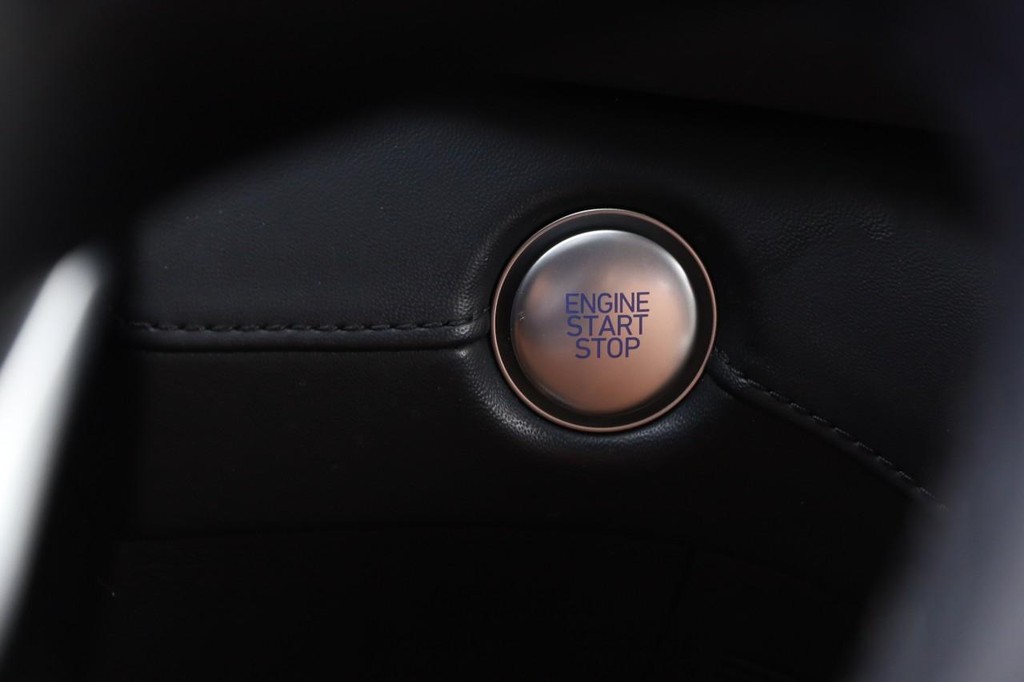 Hyundai Santa Fe Vehicle Full-screen Gallery Image 16