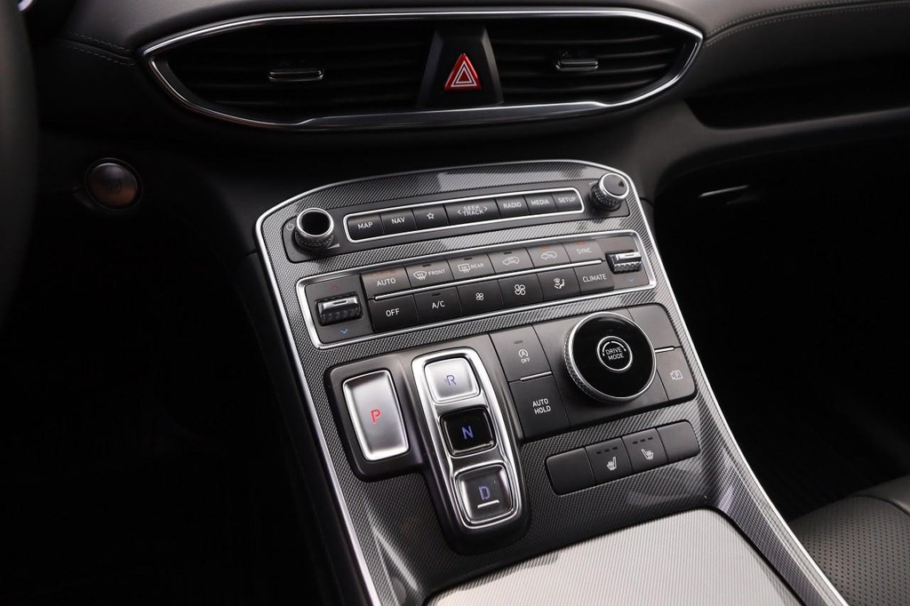 Hyundai Santa Fe Vehicle Full-screen Gallery Image 19