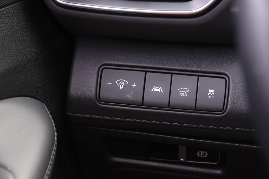 Hyundai Santa Fe Vehicle Full-screen Gallery Image 21