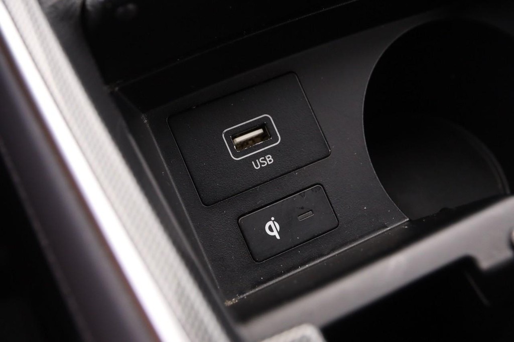 Hyundai Santa Fe Vehicle Full-screen Gallery Image 22