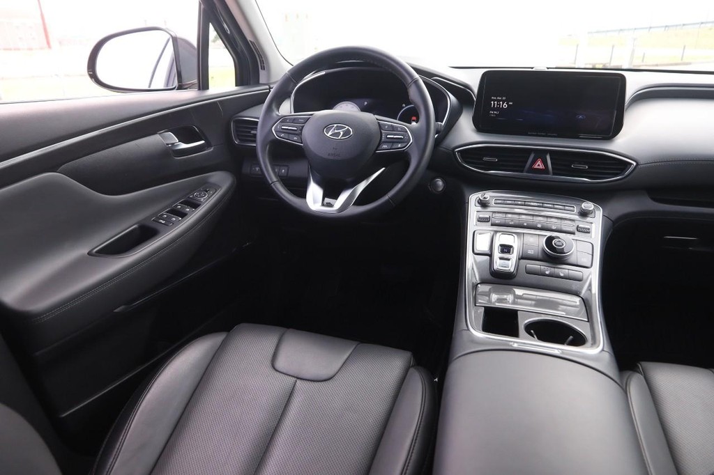 Hyundai Santa Fe Vehicle Full-screen Gallery Image 24