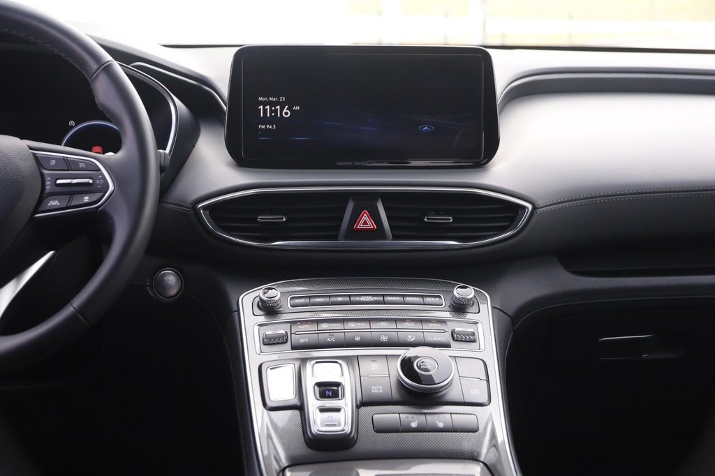 Hyundai Santa Fe Vehicle Full-screen Gallery Image 26