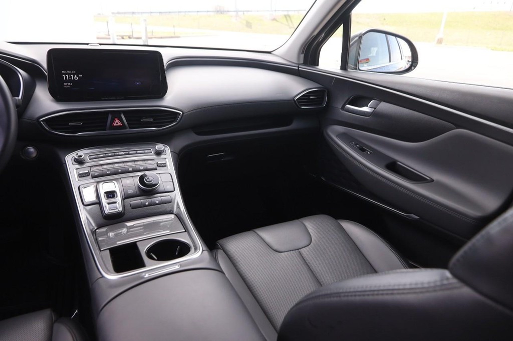 Hyundai Santa Fe Vehicle Full-screen Gallery Image 27