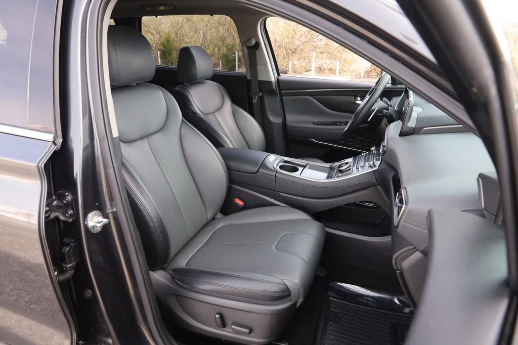 Hyundai Santa Fe Vehicle Full-screen Gallery Image 28