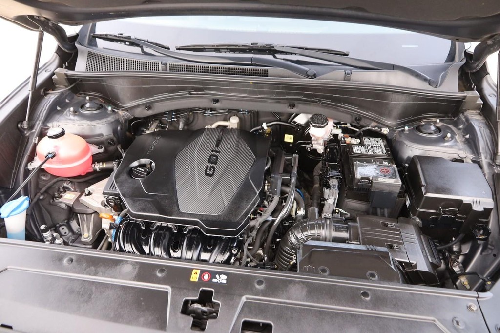 Hyundai Santa Fe Vehicle Full-screen Gallery Image 29