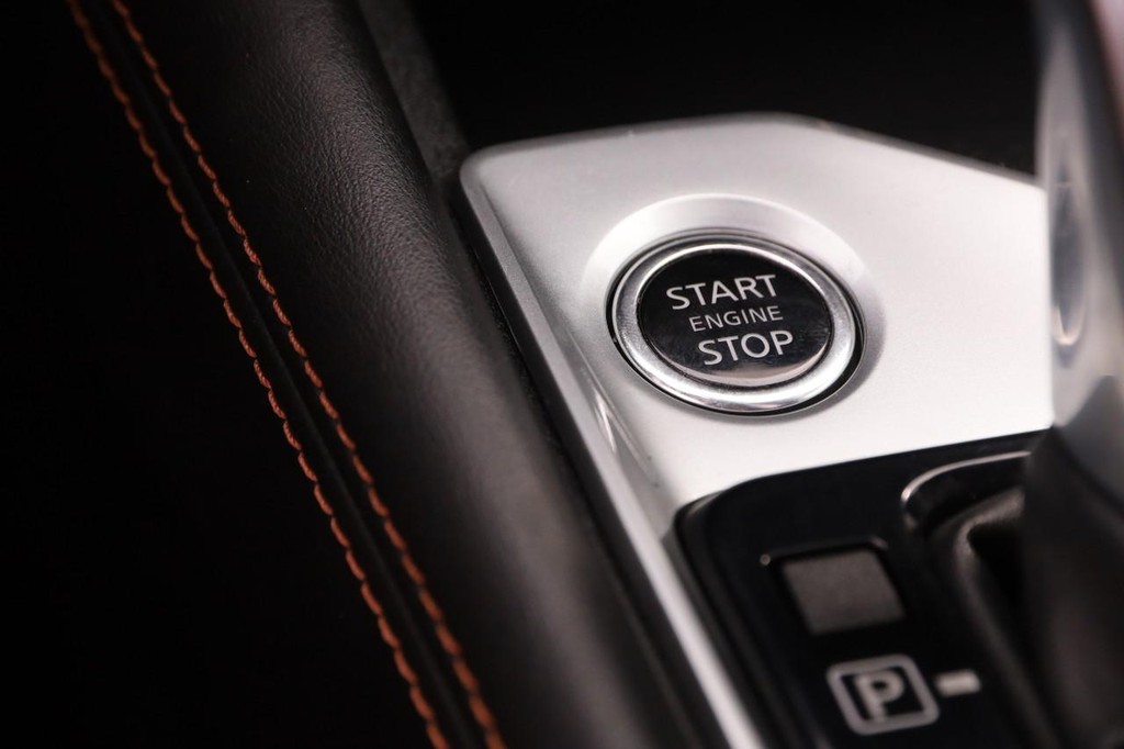 Nissan Altima Vehicle Full-screen Gallery Image 15