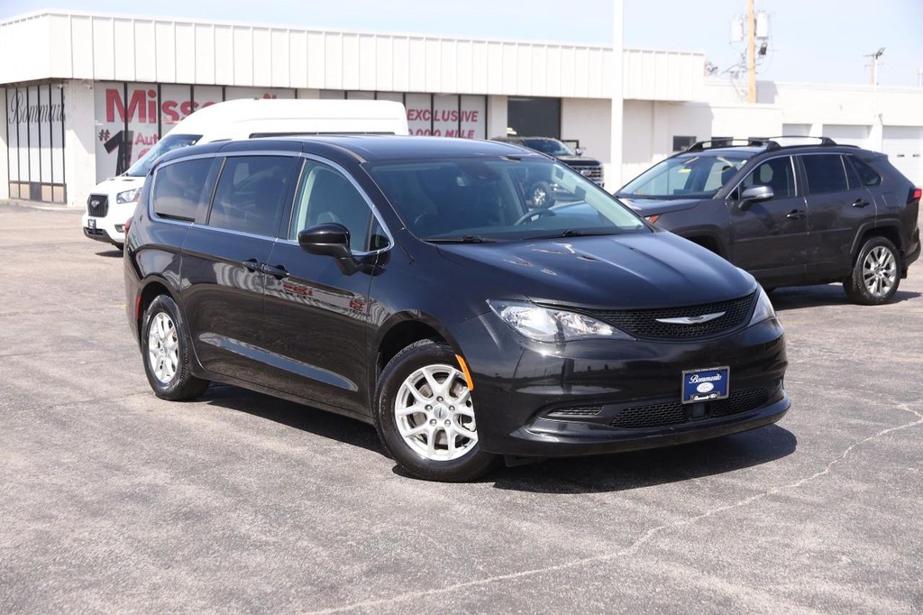 Chrysler Voyager Vehicle Image 02