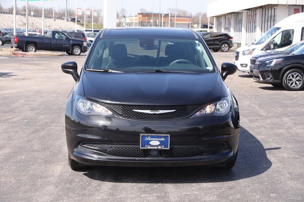 Chrysler Voyager Vehicle Image 04