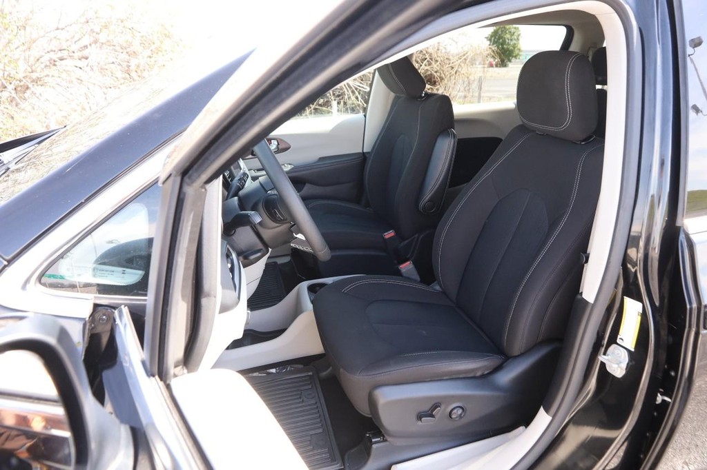 Chrysler Voyager Vehicle Image 09