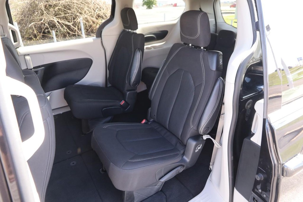 Chrysler Voyager Vehicle Image 10