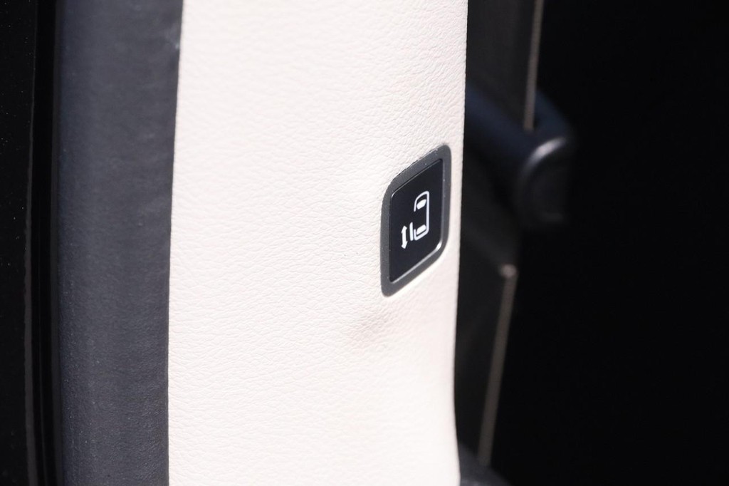 Chrysler Voyager Vehicle Image 12