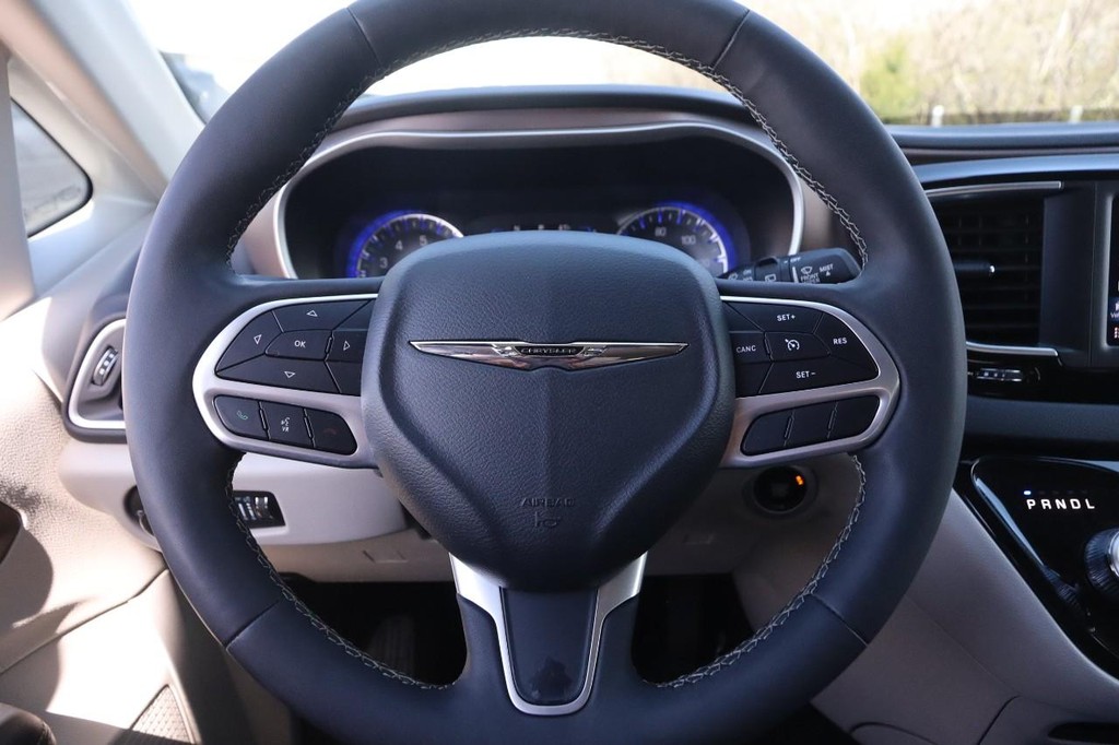 Chrysler Voyager Vehicle Image 13