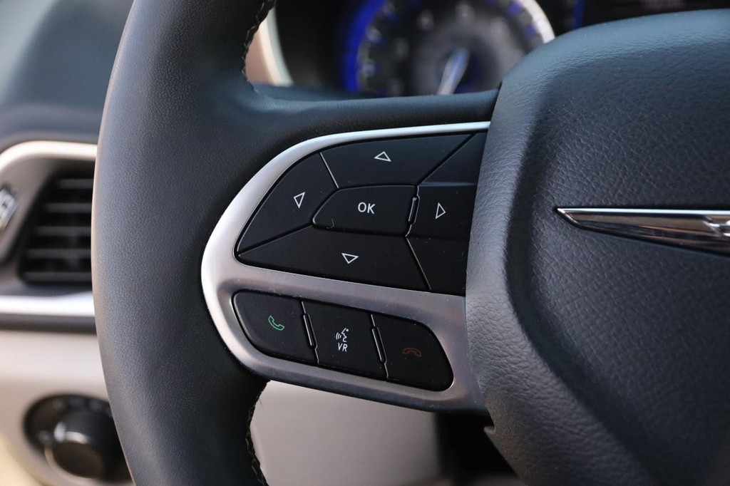 Chrysler Voyager Vehicle Image 14