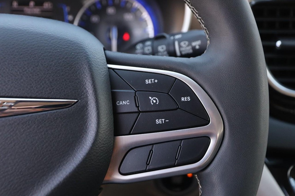 Chrysler Voyager Vehicle Image 15