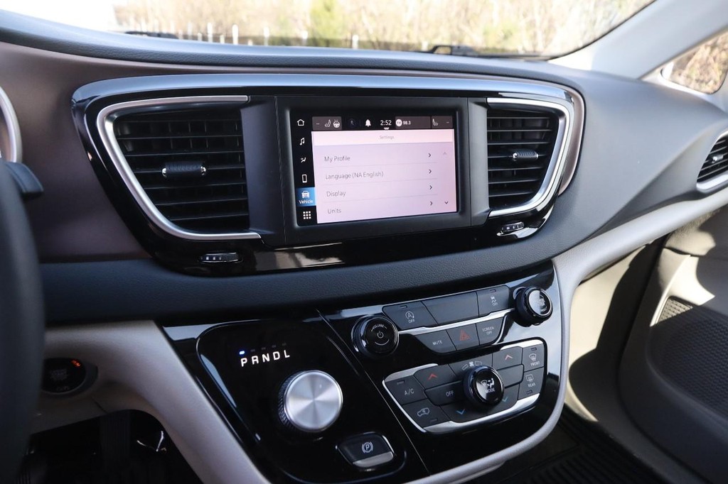 Chrysler Voyager Vehicle Image 18