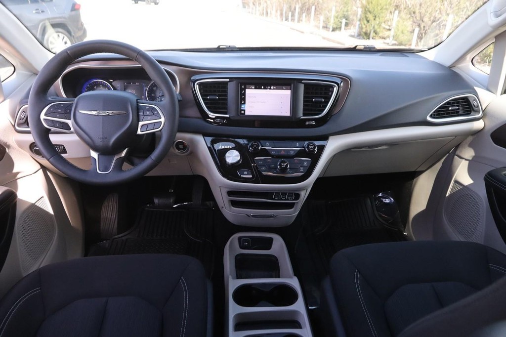 Chrysler Voyager Vehicle Image 23