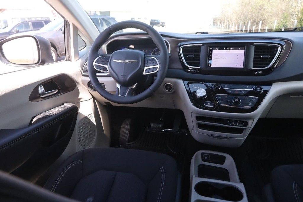 Chrysler Voyager Vehicle Image 24