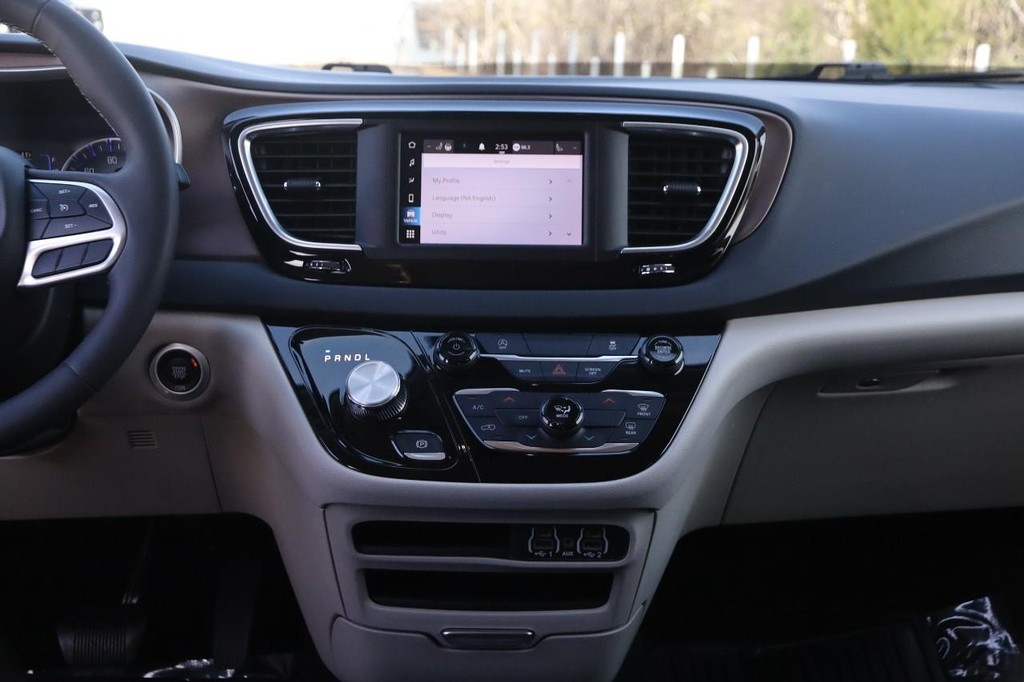 Chrysler Voyager Vehicle Image 26