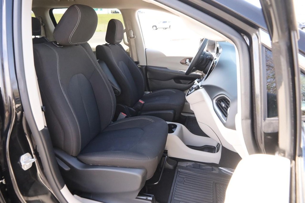 Chrysler Voyager Vehicle Image 28