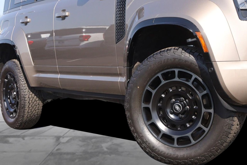 Land Rover Defender Vehicle Image 03