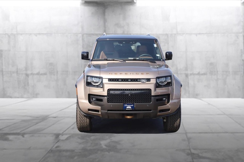 Land Rover Defender Vehicle Image 04