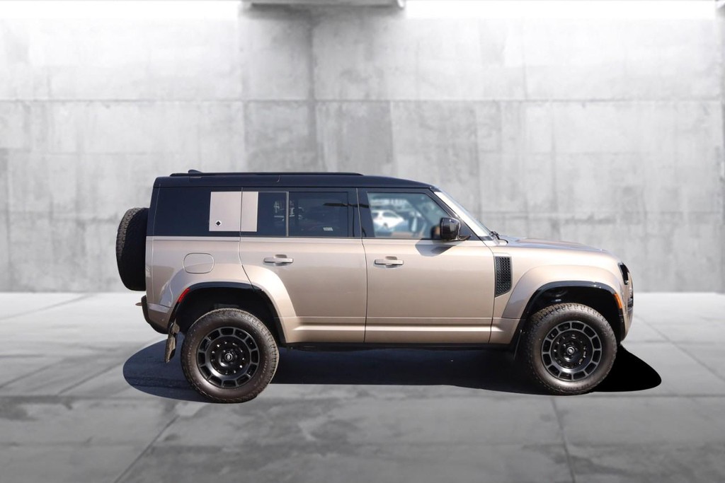 Land Rover Defender Vehicle Image 05