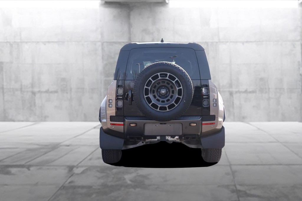Land Rover Defender Vehicle Image 06