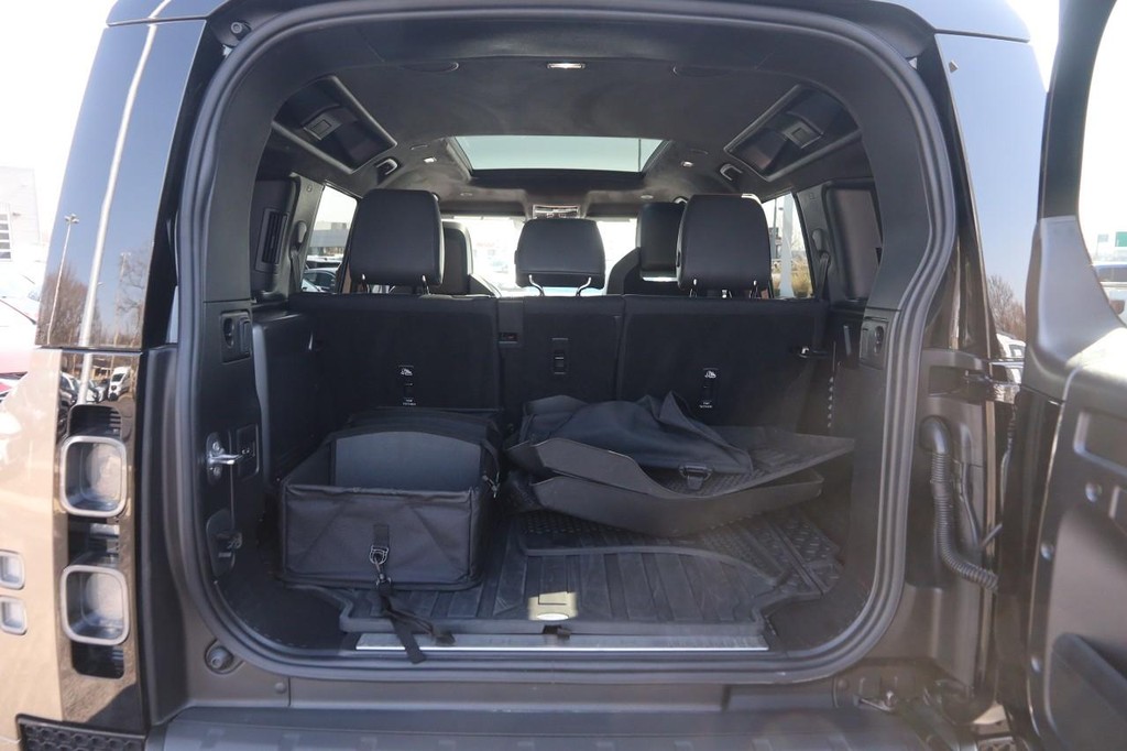 Land Rover Defender Vehicle Image 07