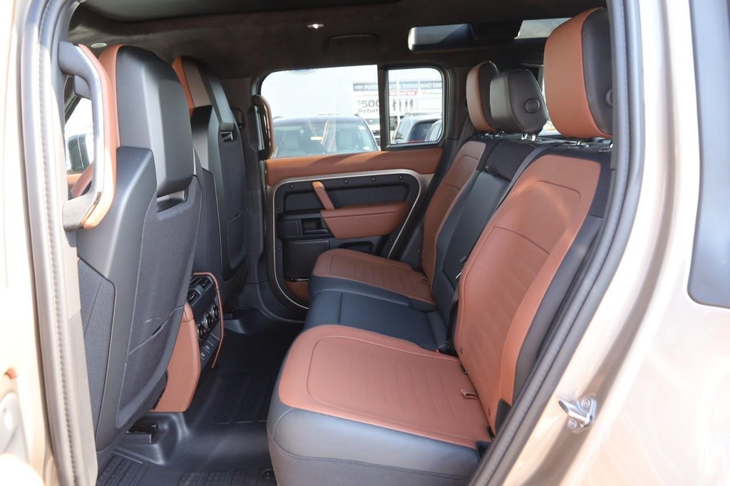 Land Rover Defender Vehicle Image 14