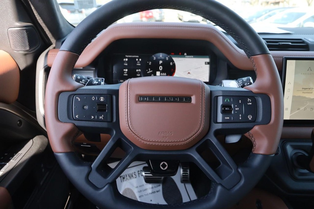 Land Rover Defender Vehicle Image 16