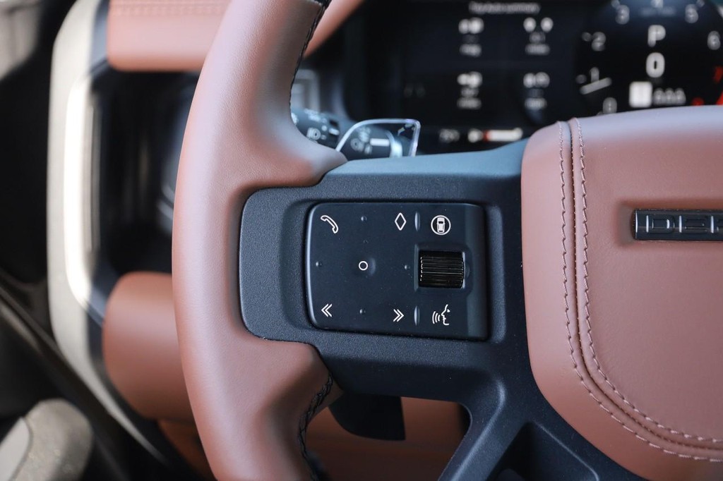 Land Rover Defender Vehicle Image 17