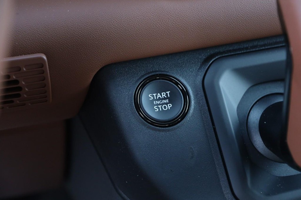 Land Rover Defender Vehicle Image 20