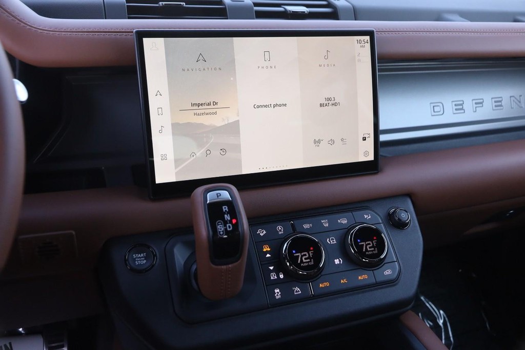 Land Rover Defender Vehicle Image 21