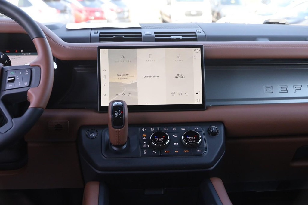 Land Rover Defender Vehicle Image 30