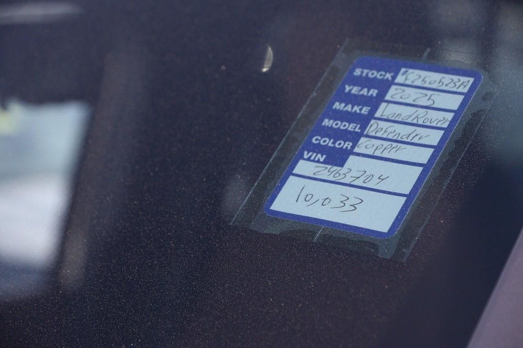 Land Rover Defender Vehicle Image 34