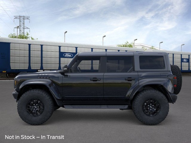 Ford Bronco Vehicle Full-screen Gallery Image 3