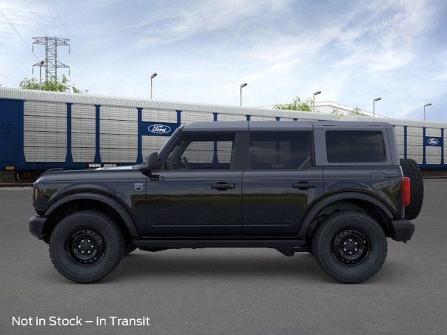 Ford Bronco Vehicle Full-screen Gallery Image 3