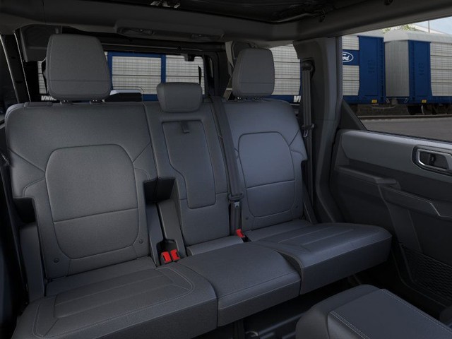 Ford Bronco Vehicle Full-screen Gallery Image 11