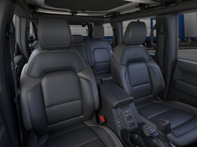 Ford Bronco Vehicle Full-screen Gallery Image 10