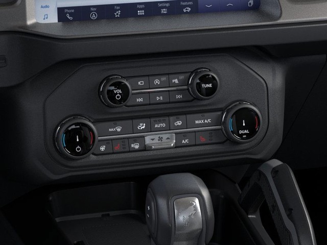 Ford Bronco Vehicle Full-screen Gallery Image 16