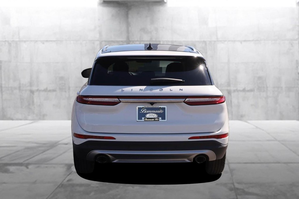 Lincoln Corsair Vehicle Full-screen Gallery Image 6