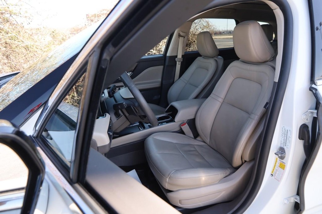 Lincoln Corsair Vehicle Full-screen Gallery Image 11