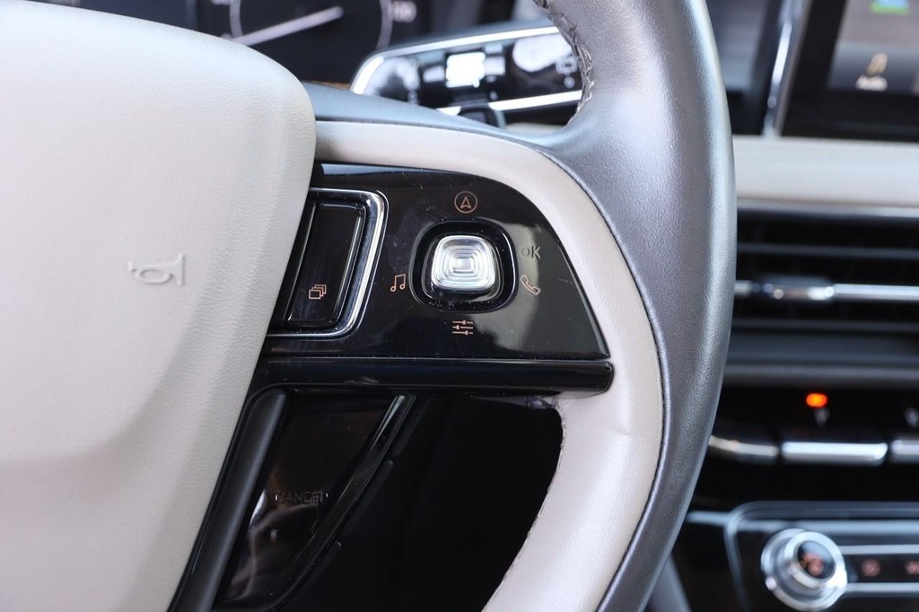 Lincoln Corsair Vehicle Full-screen Gallery Image 15