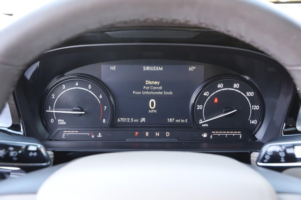 Lincoln Corsair Vehicle Full-screen Gallery Image 16