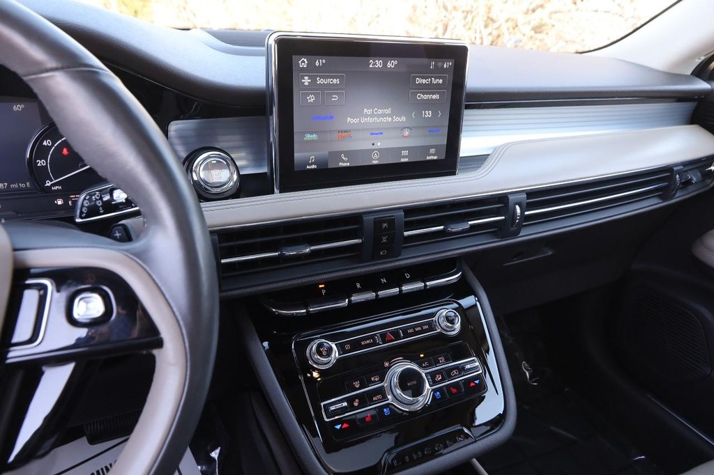 Lincoln Corsair Vehicle Full-screen Gallery Image 17