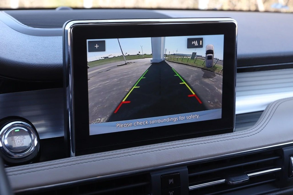 Lincoln Corsair Vehicle Full-screen Gallery Image 19