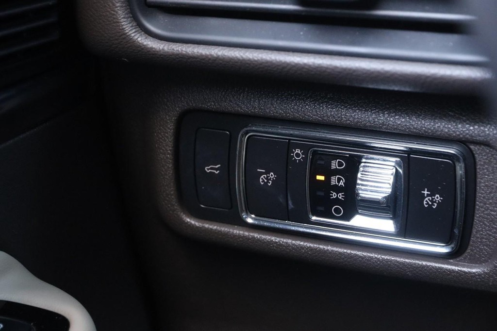 Lincoln Corsair Vehicle Full-screen Gallery Image 22