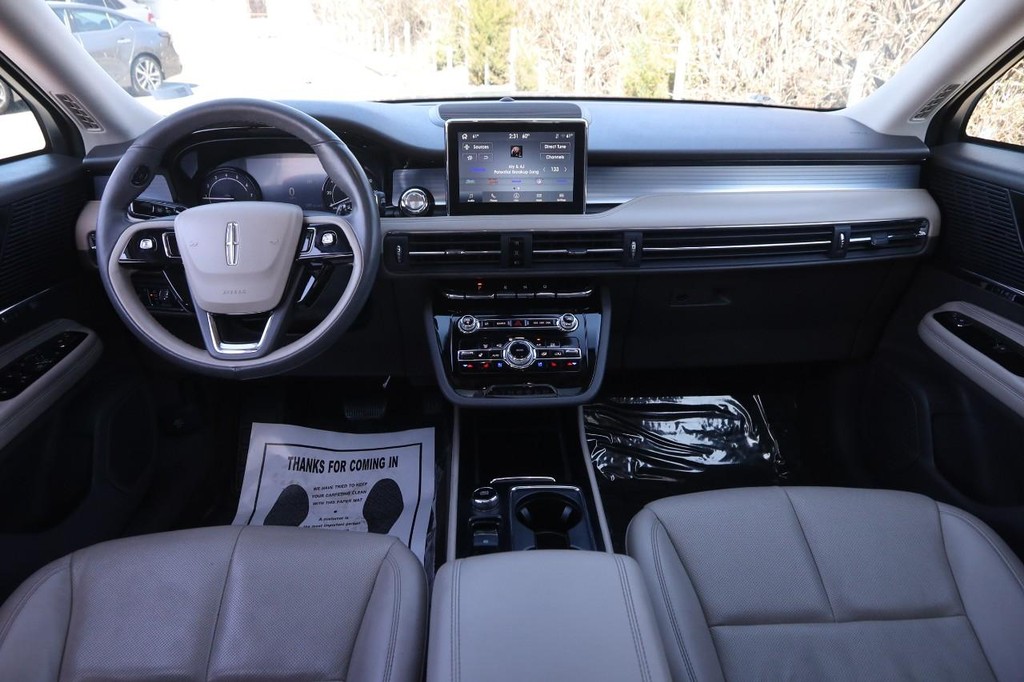 Lincoln Corsair Vehicle Full-screen Gallery Image 23